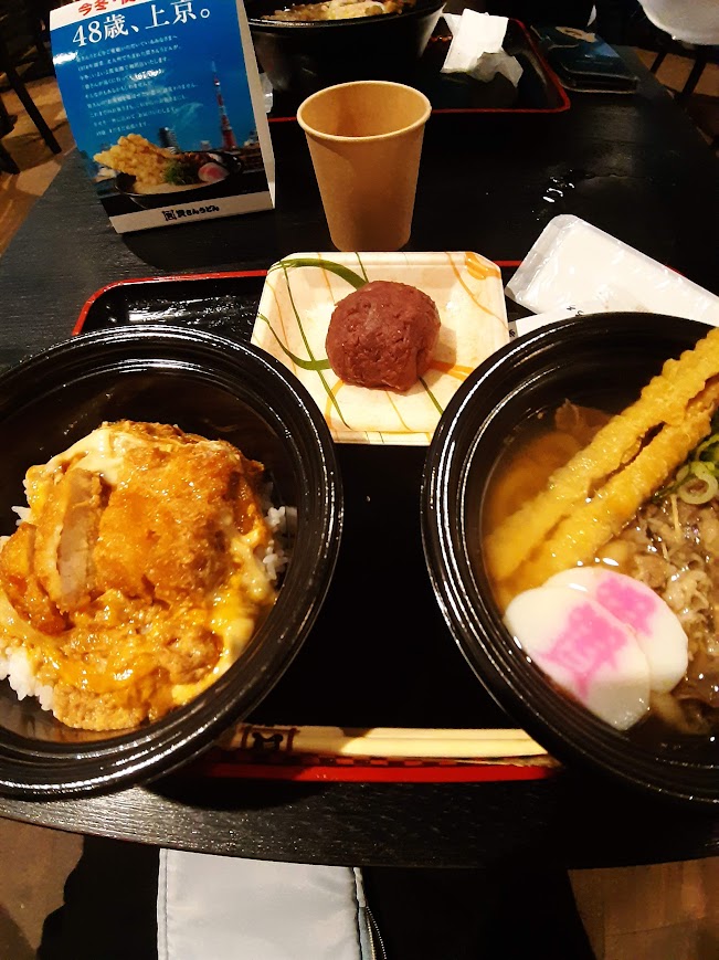 資さんうどんの「しあわせセット」